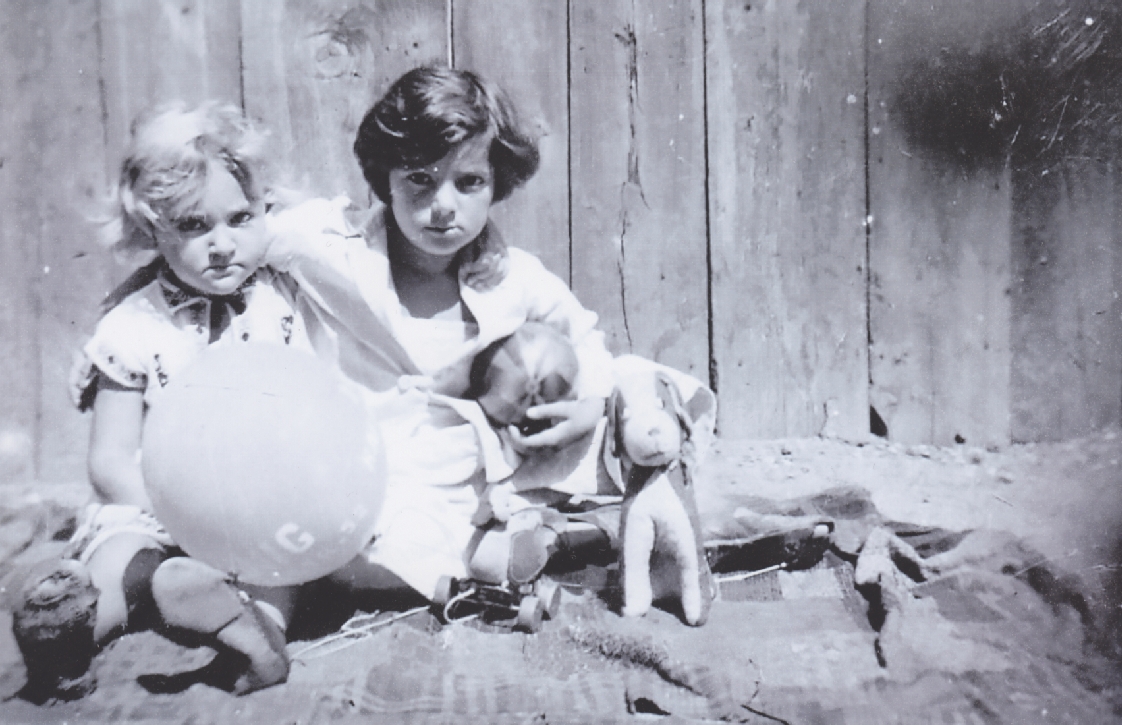 Lucia Heilman und Ernestine Dankner, Pappenheimgasse Wien,1932. Foto Privatbesitz Dr. Lucia Heilman