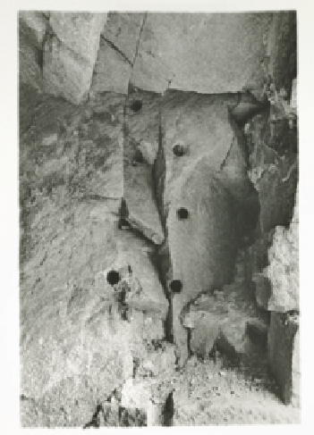 Visuelle Arbeiten von Heimrad Bäcker sind derzeit auch in der Ausstellung „Wer war 68?“ im Lentos zu sehen: Heimrad Bäcker. Bearbeitungsspuren im Steinbruch Wienergraben des Konzentrationslagers Mauthausen, 1968–95 Bild © Landesmuseum Linz