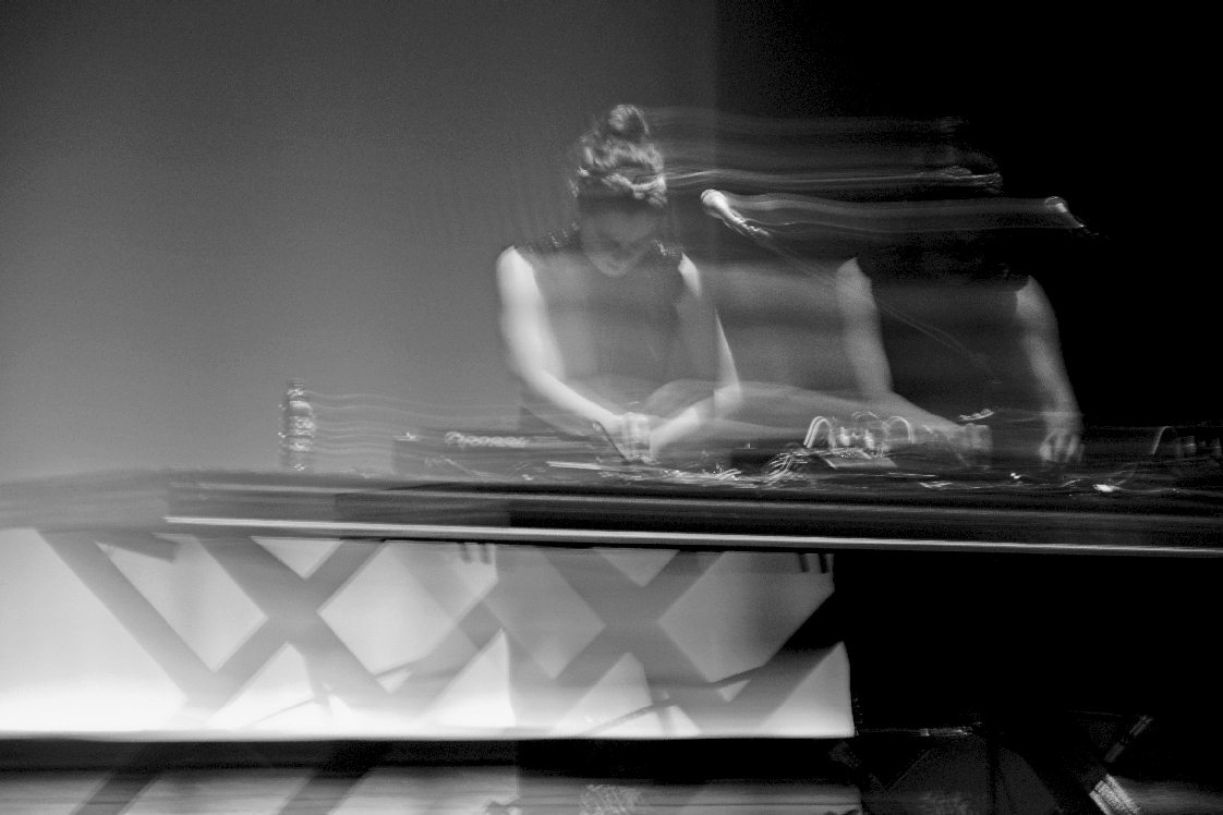Maja Osojnik on Stage: Es war einmal kein Lockdown. Foto Thibaut de Lestré