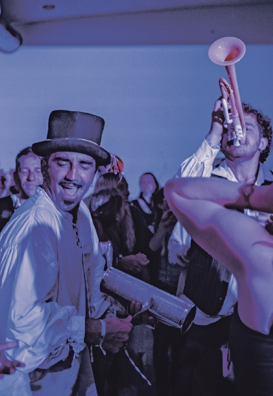 Zwischen Stimmung und Streaming. Foto Hasan Mahir