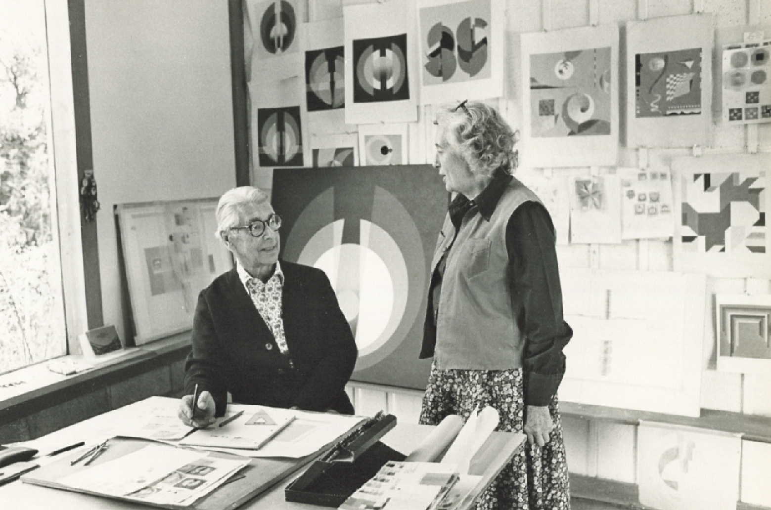 Herbert und Joella Bayer im Atelier in Red Mountain, Aspen, 1970er-Jahre. Foto Archiv Lentos Kunstmuseum Linz