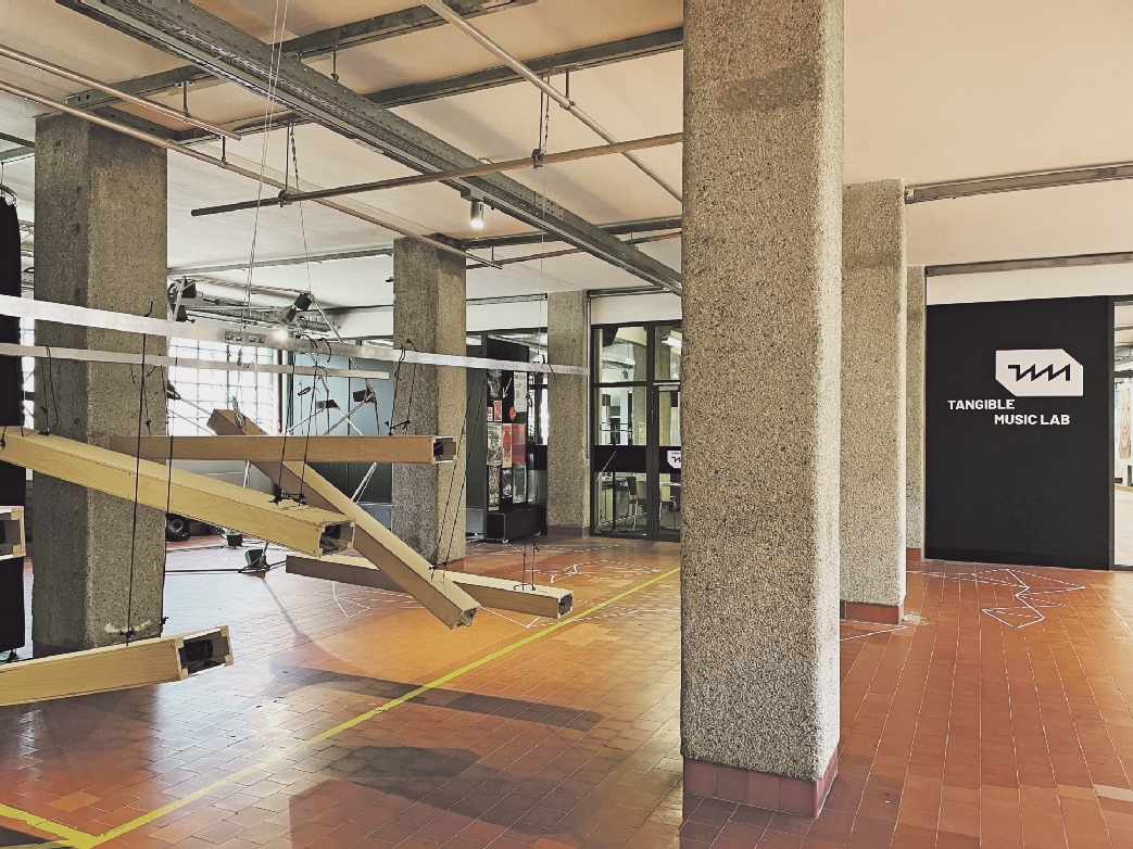 Die Räumlichkeiten des Tamlabs und der postdigitale Instrumentenbau. Foto Enrique Tomás