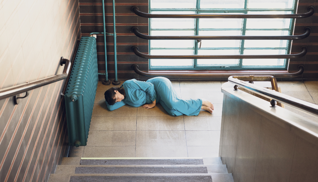 Eine ausgestellte Arbeit: Ohne Titel, Stiegenhaus Tabakfabrik, 2024. Foto Lisa Großkopf